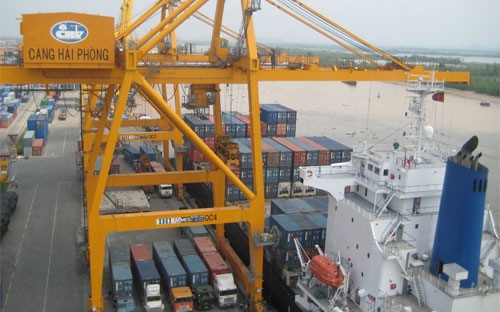  Bên cạnh khuyến khích xuất khẩu, nhà nước sẽ tạo hàng rào kỹ thuật đối với hàng hóa nhập khẩu, nhất là những mặt 
hàng không khuyến khích nhập khẩu; bảo vệ hợp lý sản xuất trong
 nước.