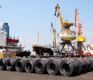 Nhập khẩu thép là một trong số ít mặt hàng tăng kim ngạch trong năm 2009 - Ảnh: Anh Quân