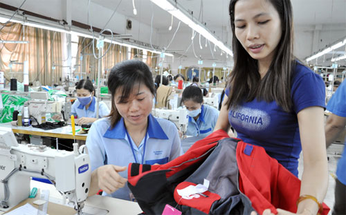 Năm 2012, ngành dệt may đã đóng góp trên 15% tổng kim ngạch xuất khẩu cả nước với 17,2 tỷ USD.