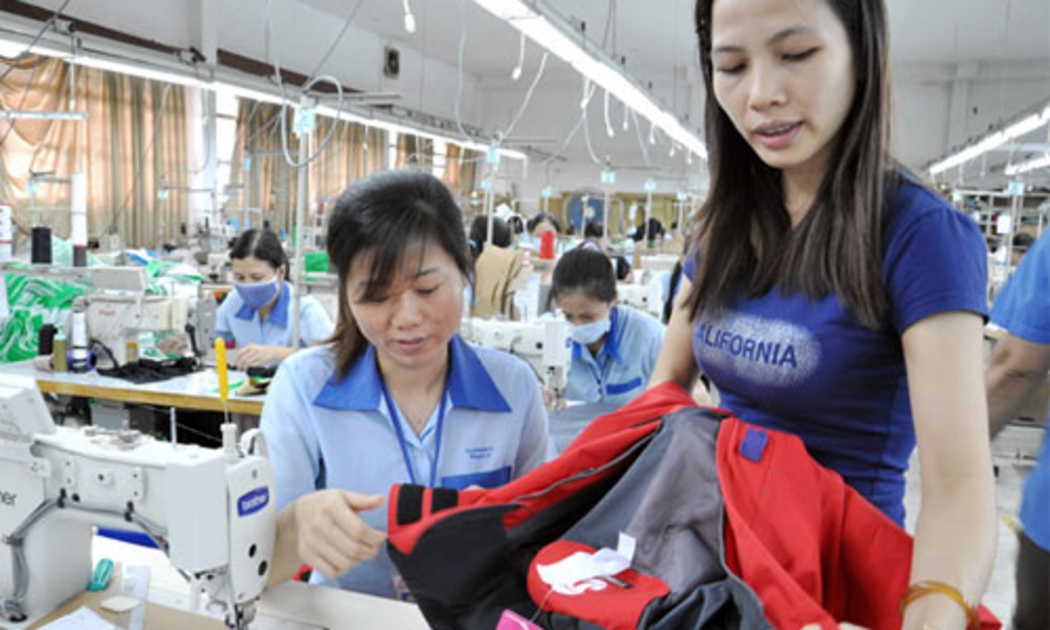Năm 2012, ngành dệt may đã đóng góp trên 15% tổng kim ngạch xuất khẩu cả nước với 17,2 tỷ USD.