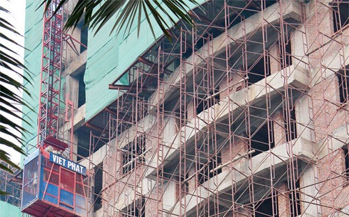 Tín dụng vay đầu tư kinh doanh bất động sản khác đến cuối tháng 2/2013 là 30.890 tỷ đồng, tăng 2,4% so với thời điểm 31/12/2012.