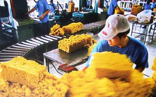 Số liệu của Bộ Nông nghiệp và Phát triển nông thôn cho thấy, kết quả 
xuất khẩu cao su trong 7 tháng qua đạt 498 ngàn tấn, kim ngạch 1,21 tỷ 
USD, giảm 4,5% về khối lượng và giảm 18,4% về giá trị so với cùng kỳ 
2012. 
