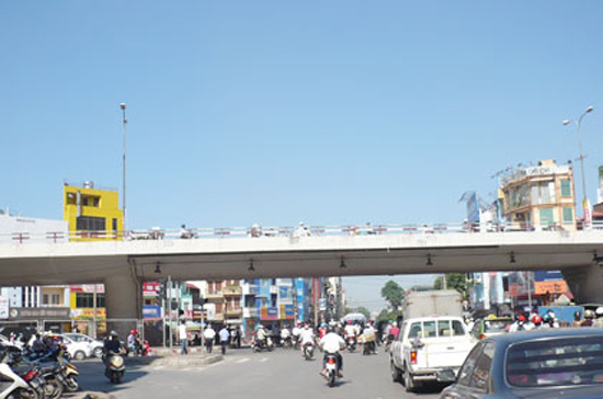 Quá nhiều mục tiêu quy hoạch đã không được tôn trọng, thì một vài cây cầu cũng có thể bị… coi thường!