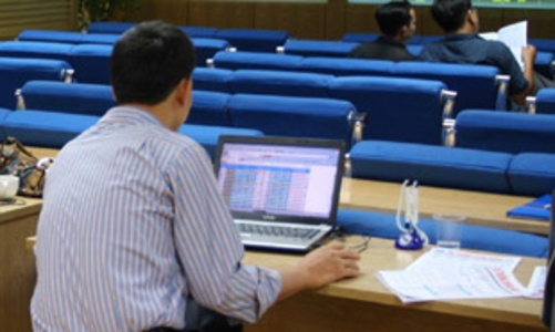 Công ty chứng khoán tìm đường “kết hôn” với nước ngoài