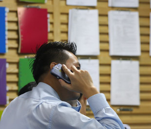 Theo sàn Tp.HCM, việc đưa doanh nghiệp niêm yết vào diện bị kiểm soát chỉ nhằm cảnh báo nhà đầu tư, còn thực tế không có sự kiểm soát nào về hoạt động kinh doanh - Ảnh: Việt Tuấn.