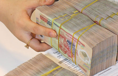 Ngân hàng thương mại đang phải co kéo từng đồng để vừa duy trì hoạt động, vừa đạt chỉ tiêu lợi nhuận mà Hội đồng Quản trị đã ra nghị quyết.