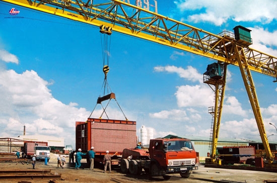 Cơ cấu kinh tế tuy bước đầu có chuyển dịch nhưng vẫn chưa ra khỏi cơ cấu ngành truyền thống với tỷ trọng tương đối cao của khu vực sản xuất vật chất.