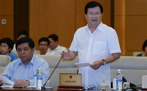 Phó thủ tướng Trịnh Đình Dũng cho biết, hiện nay có rất nhiều ý kiến về vấn đề phí BOT.<br>