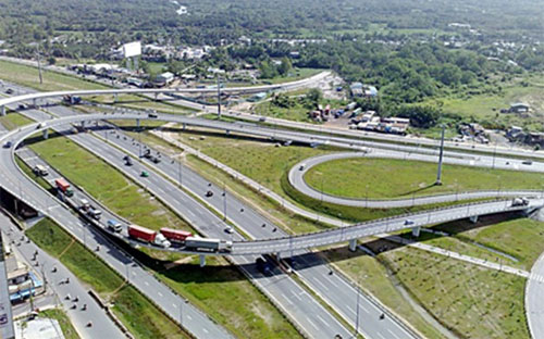 Các bộ, ngành địa phương khẳng định không phát hiện tiêu cực, tham nhũng
 và báo cáo của Chính phủ cũng không đưa ra thông tin là khẳng định này 
có chính xác hay không.