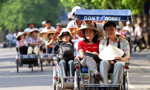 Bộ Chính trị khẳng định đưa du lịch thành ngành kinh tế mũi nhọn