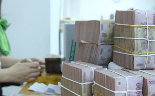 Ngân hàng Nhà nước đặt trọng tâm tiếp tục xử lý 5 ngân hàng thương mại trong đó có 3 ngân hàng mà Ngân hàng Nhà nước đã mua lại bắt buộc với giá 0 đồng, bao gồm: Xây dựng (CB), Đại Dương (Ocean Bank), Dầu khí Toàn cầu (GP.Bank) - Ảnh: Quang Phúc.<br>