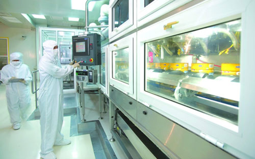 <div><span style="font-family: "Times New Roman"; font-size: 14.6667px;">Quy trình kiểm tra chất lượng nghiêm ngặt của Mead Johnson đáp ứng tiêu chuẩn quốc tế về quản lý chất lượng và an toàn thực phẩm.</span></div>