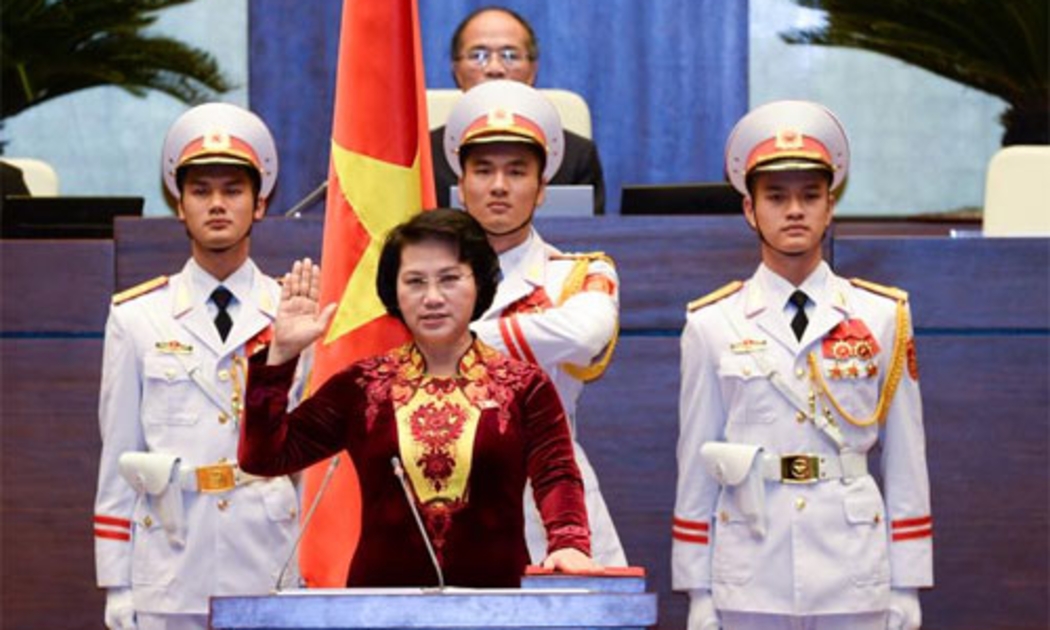 Nghi thức tuyên thệ của tân Chủ tịch Quốc hội Nguyễn Thị Kim Ngân - Ảnh: Đức Nam.<br>