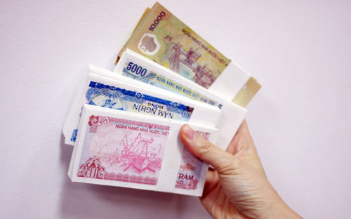 Có một thực tế là người dân có thói quen dùng tiền mệnh giá nhỏ hoàn toàn mới để đi lễ chùa, số lượng rất lớn.