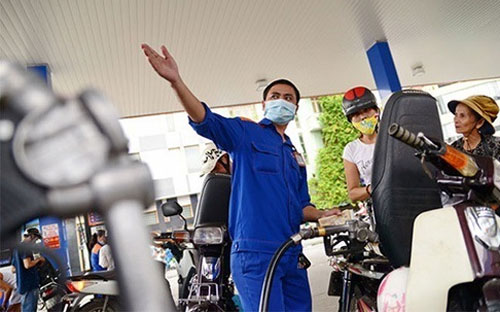 Từ đầu năm tới nay, giá xăng đã có 6 lần tăng và 8 lần giảm.<br>