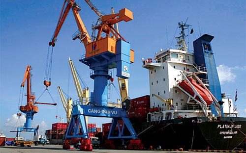 Ủy ban Giám sát tài chính Quốc gia cho biết, chỉ số nhập khẩu nguyên phụ
 liệu dệt, may, giày dép đang có xu hướng hồi phục trong những tháng gần
 đây, báo hiệu lĩnh vực sản xuất dệt may, giày dép có thể chuyển biến tốt hơn trong thời gian tới.