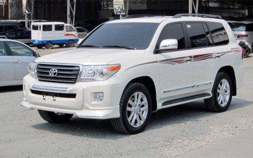 Một chiếc xe Land Cruiser VX.<br>