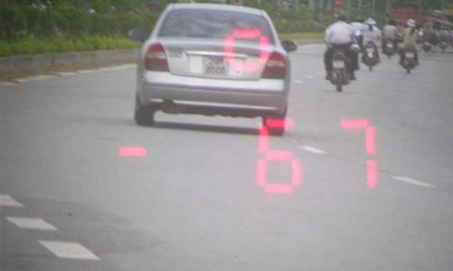 Cử tri không đồng tình cảnh sát giao thông “nấp trong bụi cây”