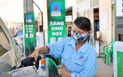 Hiện nay nhiều doanh nghiệp chưa mặn mà trong kinh doanh xăng E5 bởi cửa
 hàng bán E5 có doanh thu thấp, tỷ lệ chiết khấu xăng sinh học chưa hấp 
dẫn, chênh lệch giá bán xăng chưa hấp dẫn. 