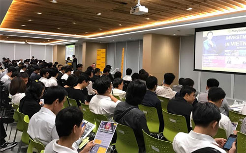 Nhà đầu tư tham dự sự kiện của Maybank Kim Eng.<br>