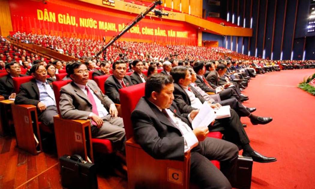 Theo chương trình Đại hội, sáng Chủ Nhật (24/1) các đoàn đại biểu thảo luận về tiêu chuẩn, cơ cấu Ban Chấp hành Trung ương khoá mới.