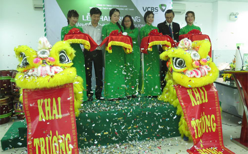 Với việc thành lập văn phòng đại diện Bình Dương, VCBS nâng tổng số văn 
phòng đại diện lên 6 văn phòng đại diện cùng với 2 Chi nhánh và 2 Phòng 
giao dịch tại các vùng kinh tế trọng điểm trên toàn quốc.