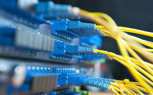 Hệ thống cáp viễn thông trong tòa nhà phải được thiết kế để sử dụng công
 nghệ mạng cáp quang, đảm bảo cung cấp các dịch vụ cơ bản (điện thoại cố
 định, Internet, truyền hình cáp) trên một đường cáp. <br>