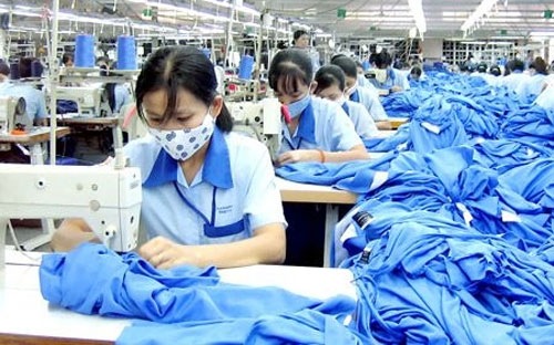 Khi thực hiện mức lương tối thiểu vùng quy định tại Nghị định này, doanh
 nghiệp không được xoá bỏ hoặc cắt giảm các chế độ tiền lương khi người 
lao động làm thêm giờ, làm việc vào ban đêm, làm việc trong điều kiện 
lao động nặng nhọc, độc hại