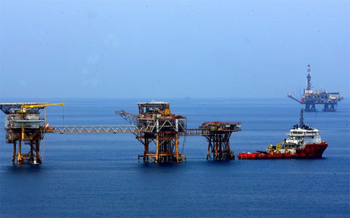Giàn khoan khai thác dầu khí của Liên doanh Vietsovpetro tại mỏ Bạch Hổ - Ảnh: TTXVN.<br>