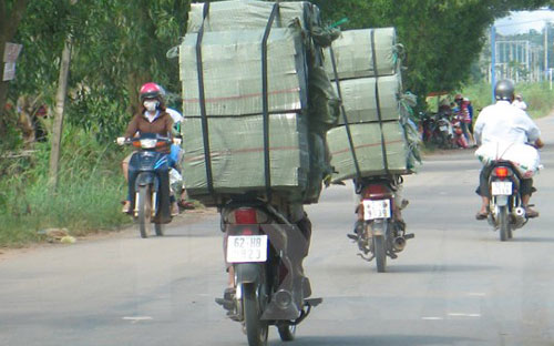 Còn có nhiều vụ việc liên quan đến hàng giả, gian lận thương mại gây bức
 xúc trong dân, khiến nhiều doanh nghiệp làm ăn lương thiện khốn đốn. 