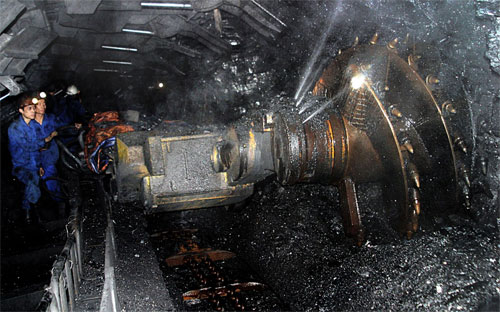 Báo cáo của thanh tra Bộ Tài chính công bố mới đây cho thấy, tình hình 
tài chính của TKV năm 2015 khá bết bát, trong đó đáng chú ý là lợi nhuận
 sau thuế chưa phân phối âm 478 tỷ đồng. Tổng nợ phải trả lên tới 
100.343 tỷ đồng. 