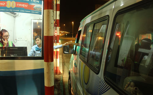 Thu phí trên cao tốc Tp.HCM - Long Thành - Dầu Giây.