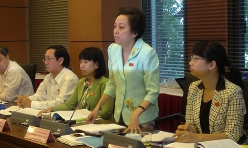 Đại biểu “hết hồn” với bổn phận trẻ em trong dự luật