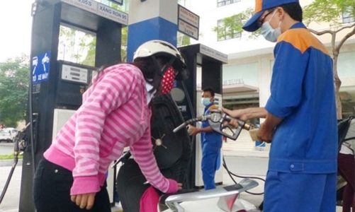 Giá xăng giảm lần thứ 11 trong năm