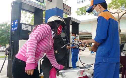 Đây là lần giảm thứ 11 trong năm và là lần giảm thứ 4 liên tiếp của giá xăng dầu.<br>
