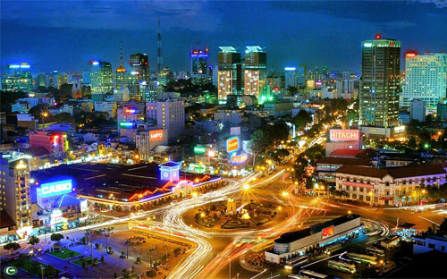 Tuy triển vọng chung là tích cực, nhưng kinh tế Việt Nam vẫn còn đối mặt với nhiều rủi ro bất lợi, do khoảng đệm chính sách còn hạn chế nên các cú sốc bên ngoài và trong nước có thể ảnh hưởng lên sự ổn định kinh tế vĩ mô, dưới góc nhìn của WB.<br>