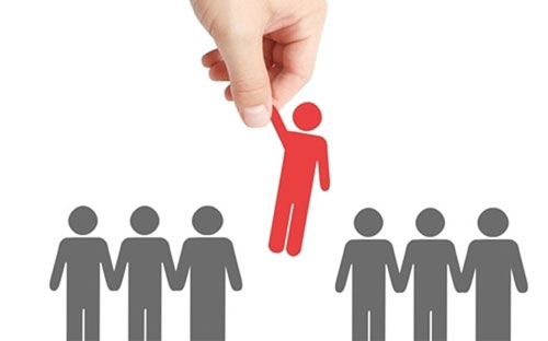 Cuộc khảo sát của Navigos Search cho thấy, có 41% người đại diện doanh nghiệp tham gia khảo sát tại Việt Nam cho 
biết trong vòng 12 tháng qua, họ không tìm được đủ nhân sự cấp trung và 
cấp cao người Việt cho doanh nghiệp mình. 