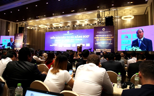 Thủ tướng Nguyễn Xuân Phúc phát biểu tại Diễn đàn Đầu tư Đà Nẵng sáng 15/10.