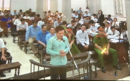 Hà Văn Thắm trước Tòa ngày 6/9.<br>