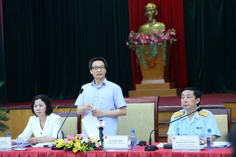 Phó thủ tướng Vũ Đức Đam làm việc với Cục Hải quan Tp.HCM ngày 18/8.