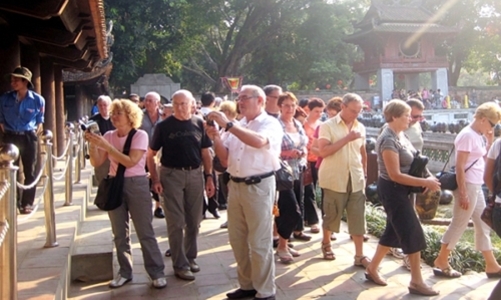 Phát triển du lịch: Có nên chạy theo số lượng?