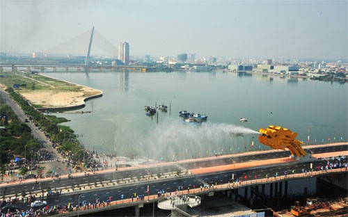 <span style="font-family: 'Times New Roman'; font-size: 15px;">Hệ thống Wifi thành phố Đà Nẵng được thiết kế với dung lượng hệ thống lên đến 20.000 người dùng, trong đó cho phép tối đa 10.000 người sử dụng đồng thời thông qua 170 bộ truy nhập Wifi.</span>