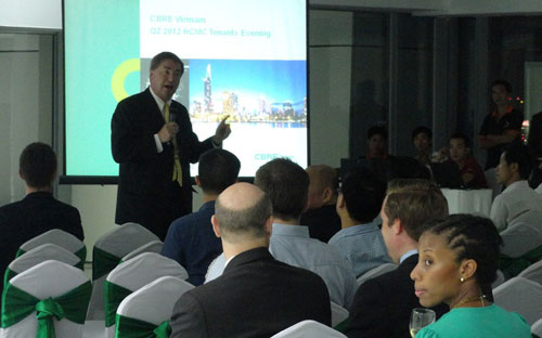 Công ty CBRE Việt Nam hoạt động trong lĩnh vực kinh doanh tiếp thị và quản lý bất động sản.<br>