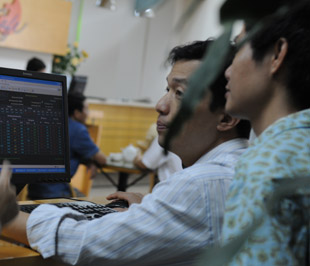Sự tăng điểm vừa qua của thị trường chứng tỏ nhà đầu tư đang khao khát cơ hội đầu tư - Ảnh: Quang Liên.