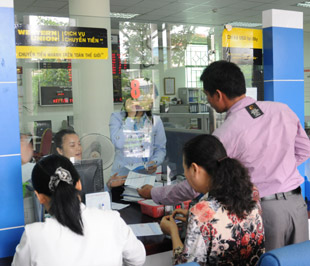 Tính đến ngày 21/5, nhóm ngân hàng thương mại nhà nước và quỹ tín dụng nhân dân Trung ương đã giải ngân được 218.472,42 tỷ đồng vốn hỗ trợ lãi suất - Ảnh: Quang Liên.