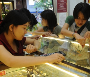 Chỉ trong vòng hơn 10 ngày trở lại đây, giá vàng trong nước đã có 4 lần xác lập kỷ lục - Ảnh: Quang Liên.