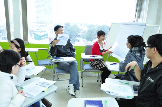 Tiếng Anh giao tiếp thành thạo và kỹ năng tốt là công cụ đắc lực giúp học viên tiến xa hơn trong sự nghiệp của mình.