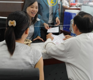 Trong tháng 8/2009, Ngân hàng Nhà nước đã ban hành văn bản yêu cầu các ngân hàng thương mại chỉ được phép sử dụng 30% thay vì 40% vốn ngắn hặn cho vay trung và dài hạn - Ảnh: Quang Liên.