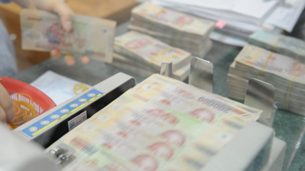 Không “nuông chiều” các ngân hàng yếu kém