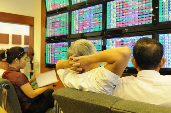 Khó có thể biết trước cú sốc tâm lý này sẽ đưa VN-Index về đến đâu, nhưng chắc chắn chưa thể dễ xoa dịu hết trong 1, 2 phiên - Ảnh: Quang Liên.